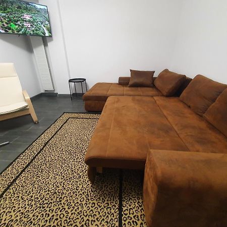 3 Rooms Cinema Garden Parking House Bukares Bagian luar foto