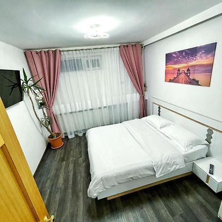 3 Rooms Cinema Garden Parking House Bukares Bagian luar foto