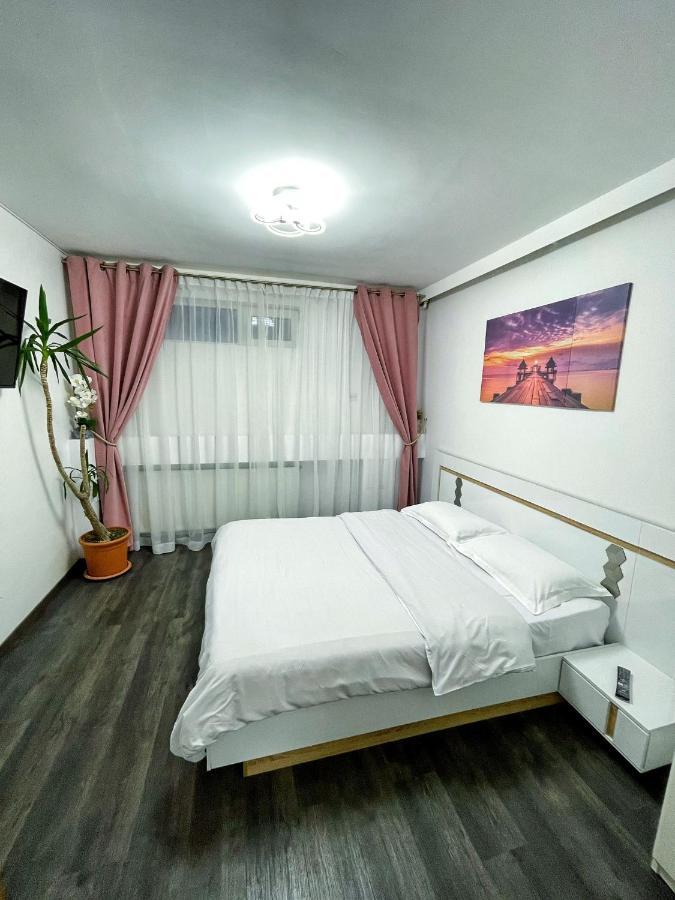 3 Rooms Cinema Garden Parking House Bukares Bagian luar foto