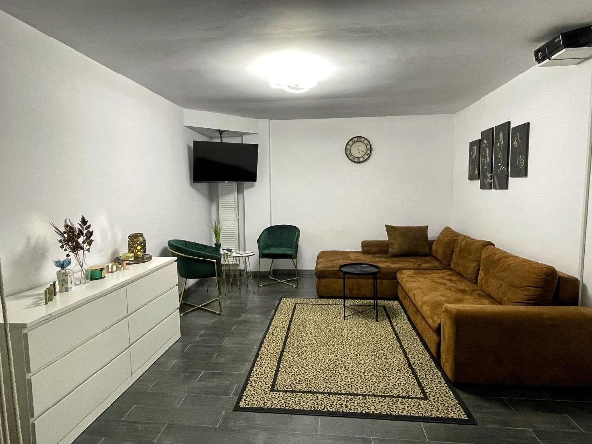 3 Rooms Cinema Garden Parking House Bukares Bagian luar foto