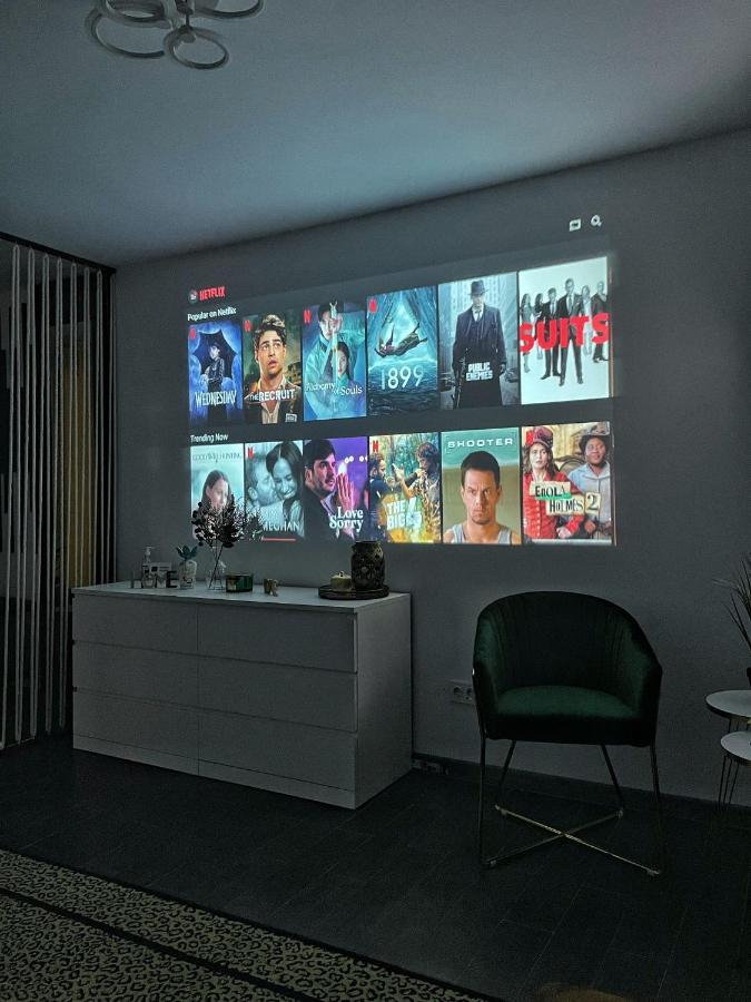 3 Rooms Cinema Garden Parking House Bukares Bagian luar foto