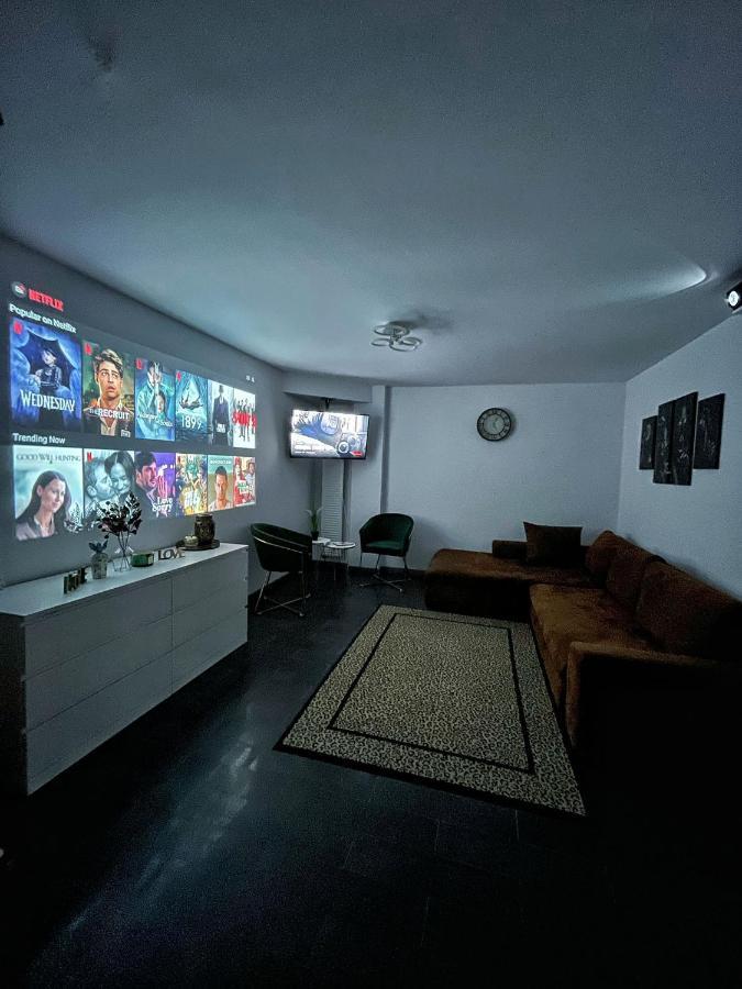 3 Rooms Cinema Garden Parking House Bukares Bagian luar foto